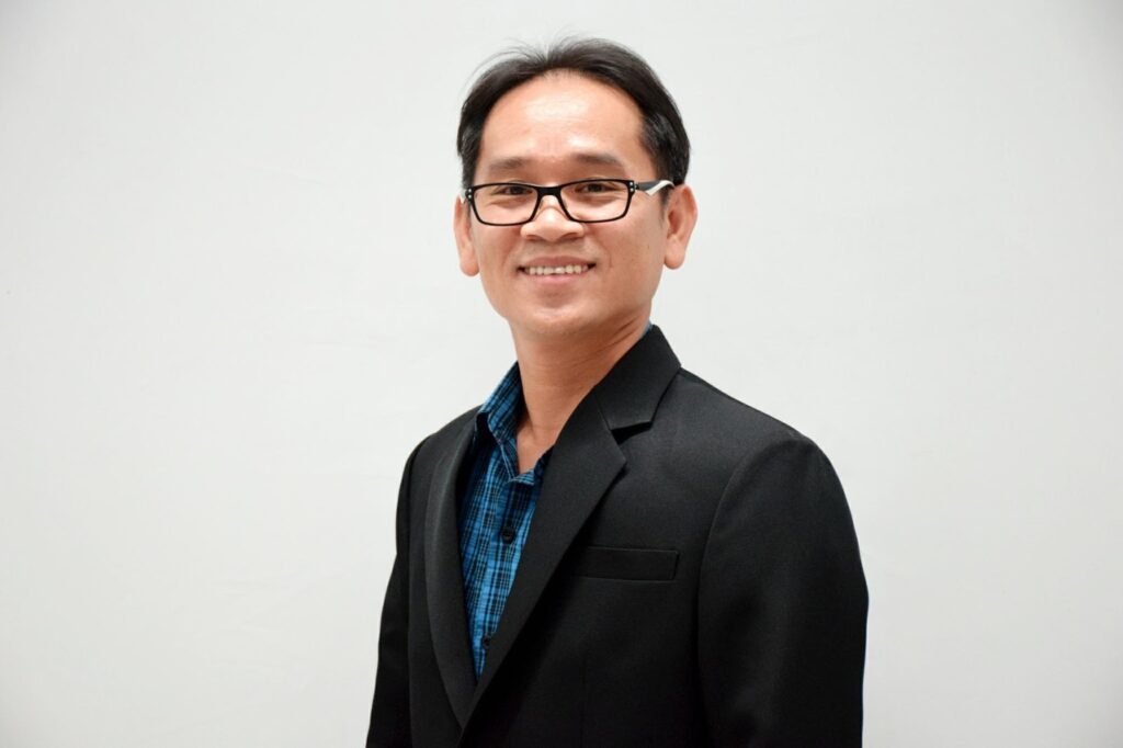 ดร.ประยูร จอมหล้าพีรติกุล